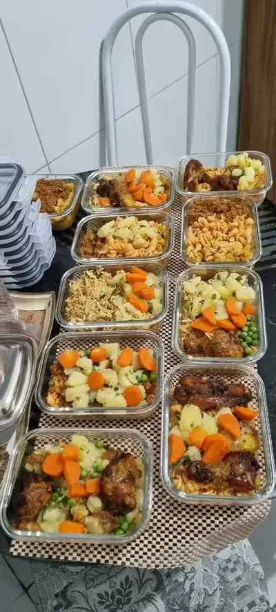 foto de Kit 10 Potes Vidro Hermético Aristus 640ml Marmita Anti Vazamento Forno Micro-ondas Freezer Tampa 4 Travas - Cinza