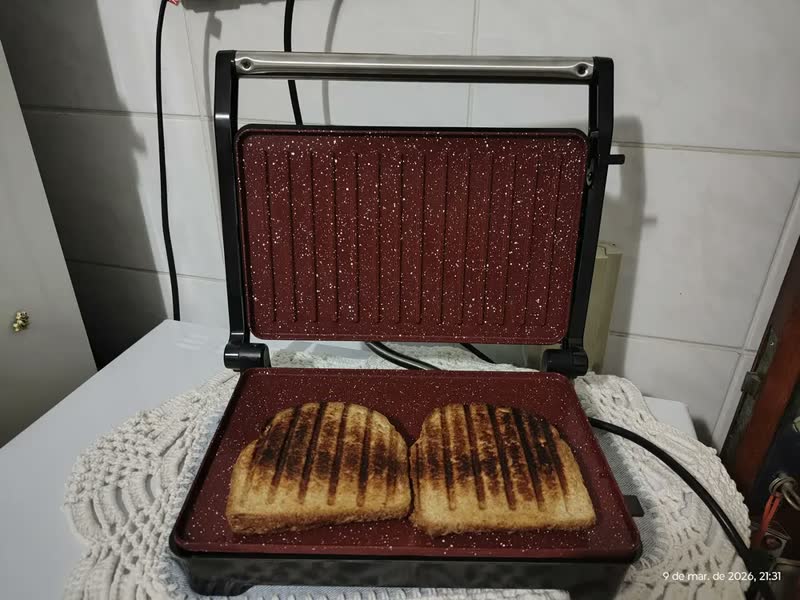 foto de Grill E Sanduicheira Bgr28a