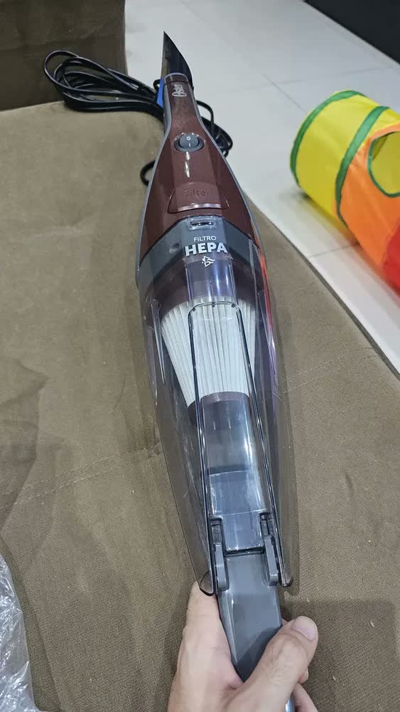 foto de Aspirador De Pó Vertical Oster, 2 Em 1, Oasp610-127 Cinza