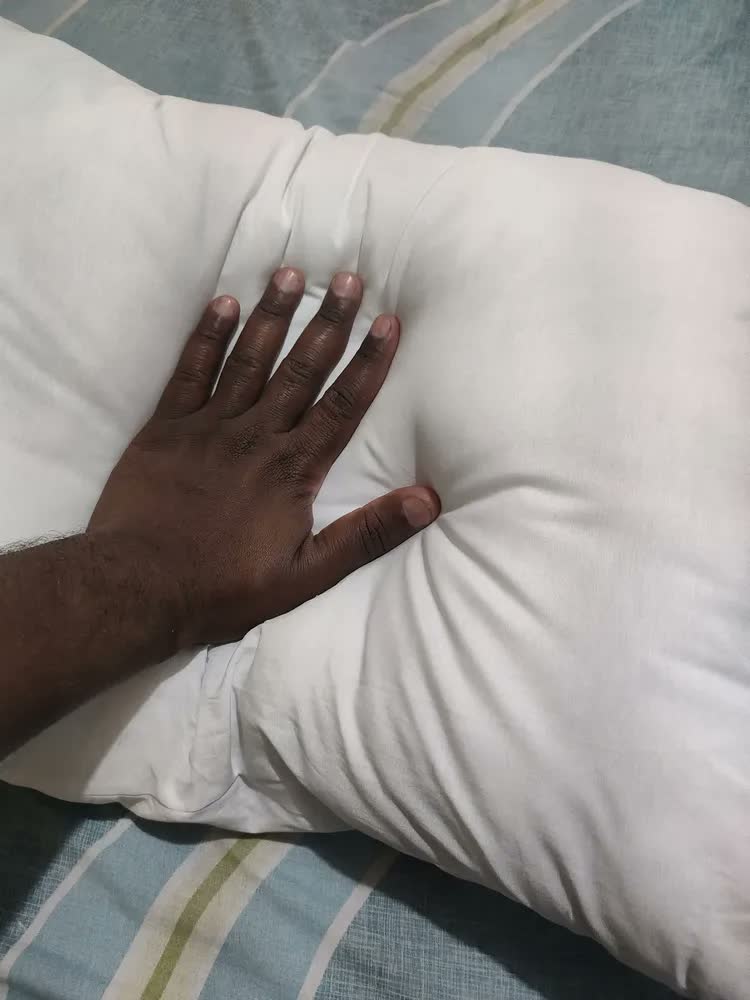 foto de Kit C/2 Travesseiros Antialérgico Impermeável 50x70 Lavável Branco