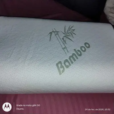 foto de Travesseiro Nasa Cervical Ortopédico Antialérgico Ergonômico Respirável Com Capa Fibra De Bambu M