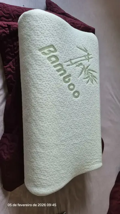 foto de Travesseiro Nasa Cervical Ortopédico Antialérgico Ergonômico Respirável Com Capa Fibra De Bambu M