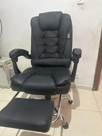 foto de Cadeira De Escritorio Presidente Rija Ajustável Preto Couro Sintético