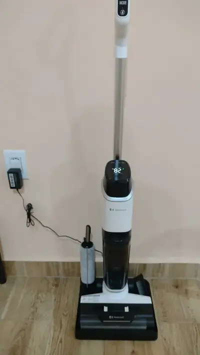 foto de Aspirador De Pó Vertical e Sem Fio Redroad W15 Seco Úmido Aspirador Vertical Passapano 200W 910ml Branco