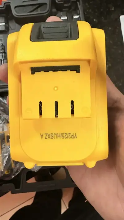 foto de Parafusadeira Furadeira Impacto Sem Fio 2 Baterias Recarregável 48v Bivolt Velocidade Ajustavel Com Travas Mandril Resistente