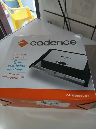 foto de Grill Cadence Sanduicheira Misteira Eletrica Chapa Lisa Preto