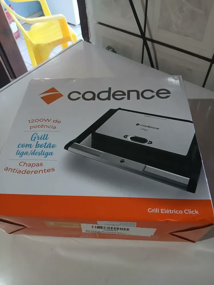 foto de Grill Cadence Sanduicheira Misteira Eletrica Chapa Lisa Preto