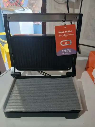 foto de Grill Cadence Sanduicheira Misteira Eletrica Chapa Lisa Preto