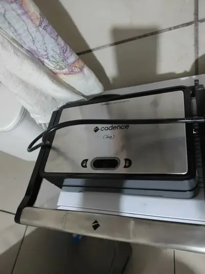 foto de Grill Cadence Sanduicheira Misteira Eletrica Chapa Lisa Preto
