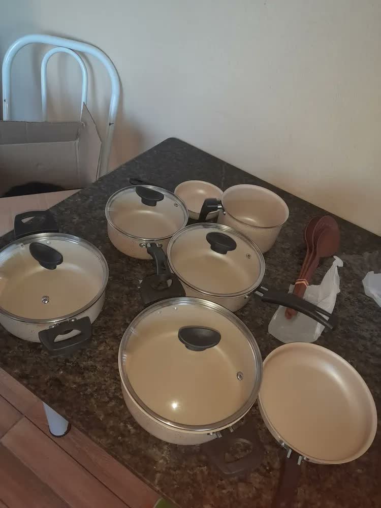 foto de Jogo De Panelas Antiaderente 10 Peças Teflon Cores Cor Preto E Rose