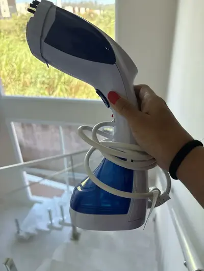 foto de Vaporizador De Roupas Portátil Passadeira A Vapor Vertical Higienizador Limpeza Ferro Passar Tira Pelos Cuphead
