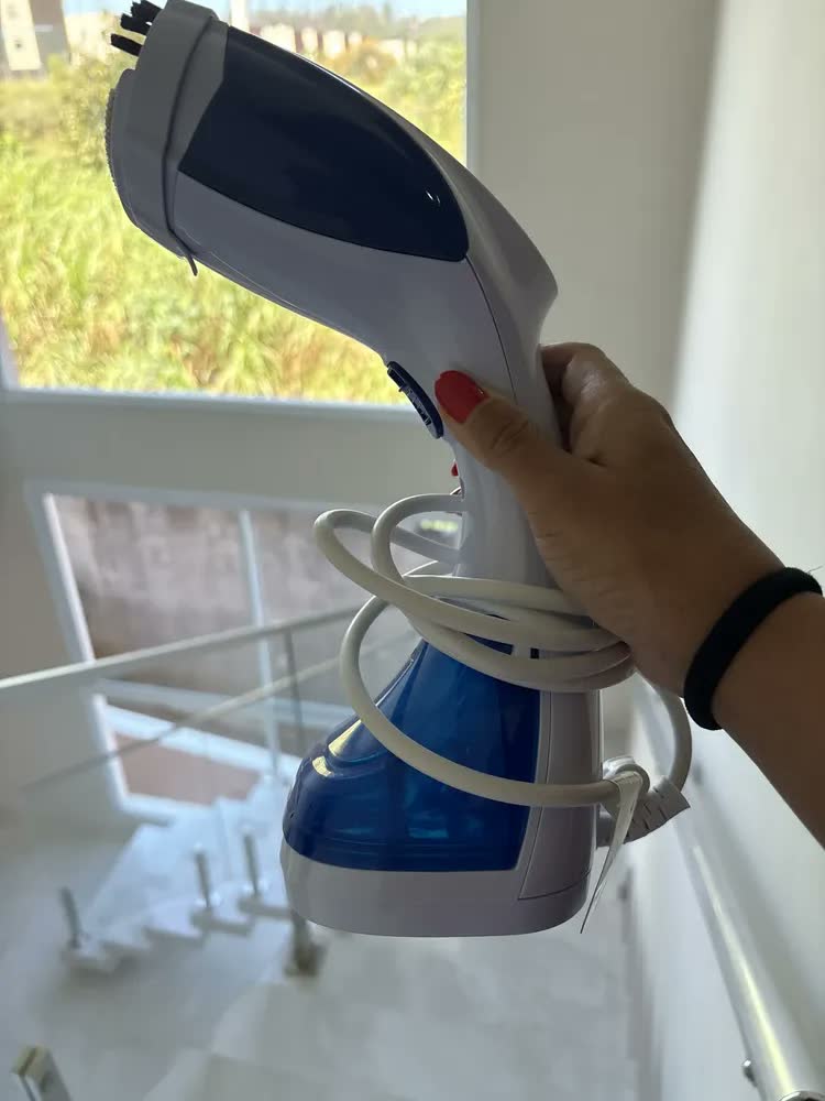 foto de Vaporizador De Roupas Portátil Passadeira A Vapor Vertical Higienizador Limpeza Ferro Passar Tira Pelos Cuphead