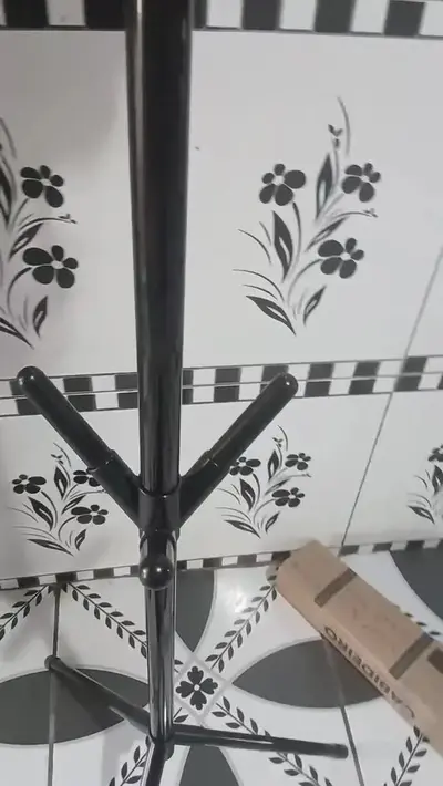 foto de Mancebo Cabideiro De Chão Com 9 Ganchos Organizador Arara Para Roupas Bolsas E Acessórios Tragaluz