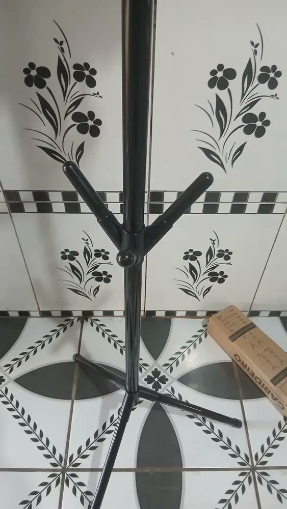 foto de Mancebo Cabideiro De Chão Com 9 Ganchos Organizador Arara Para Roupas Bolsas E Acessórios Tragaluz