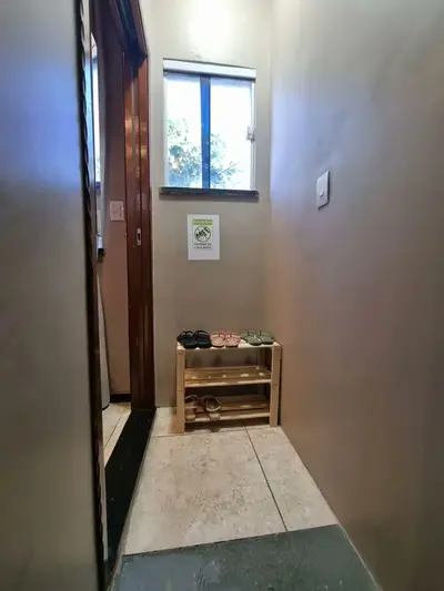 foto de Sapateira De Pinus 3 Andares - Organize Seus Sapatos Bege