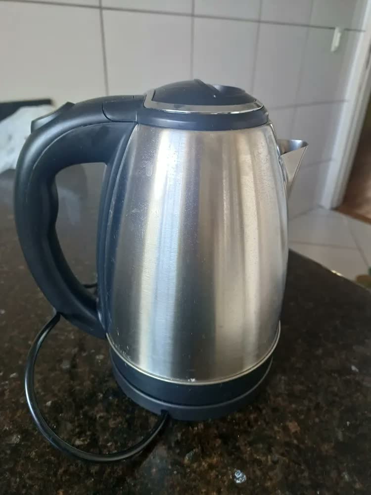 foto de Chaleira Elétrica Inox Jarra Inox 2 Litros Ferve Agua Rápido 110v
