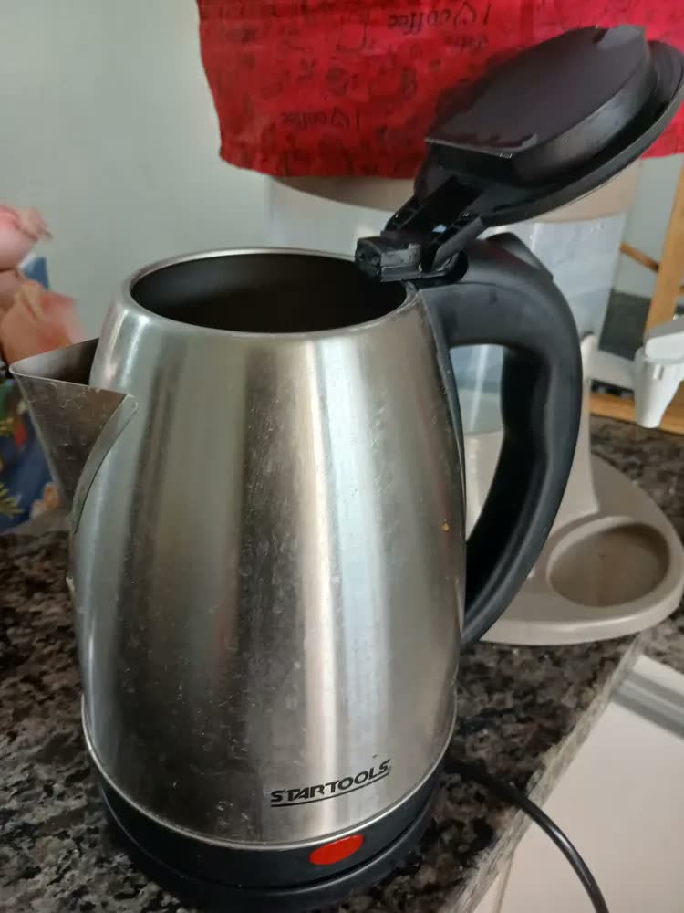 foto de Chaleira Elétrica Inox Jarra Inox 2 Litros Ferve Agua Rápido 110v