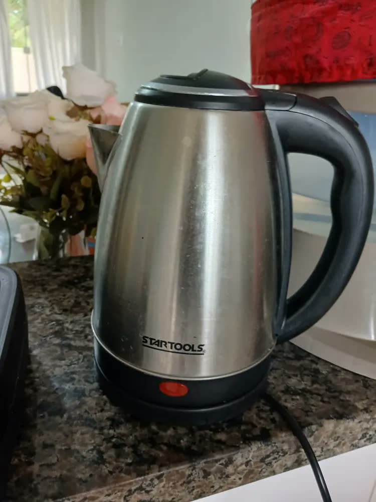 foto de Chaleira Elétrica Inox Jarra Inox 2 Litros Ferve Agua Rápido 110v