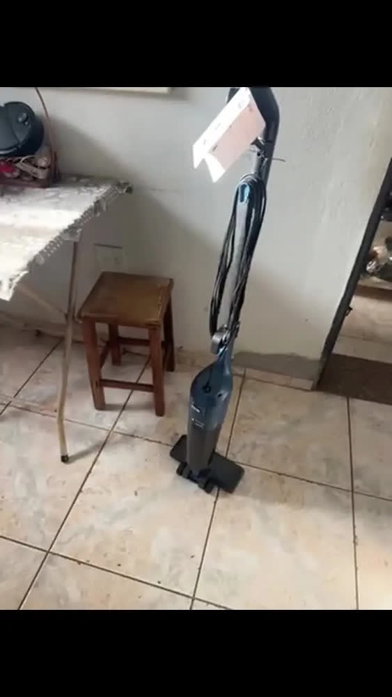foto de Aspirador Vertical WAP POWER SPEED MAX AZ20 1600W de Potência Sistema 360° Com Tecnologia Cyclone 3 Em 1 127V