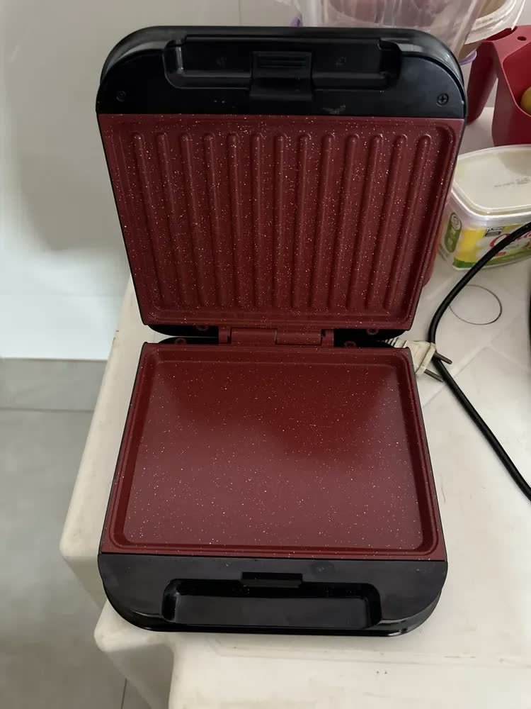 foto de Grill e Sanduicheira Britânia 2 em 1 Redstone 850W BGR35A