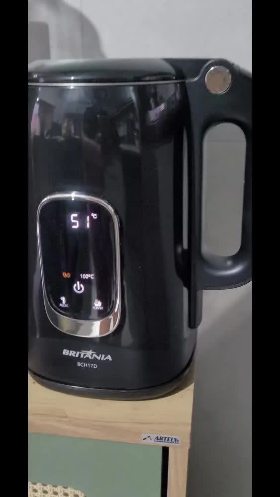 foto de Chaleira Elétrica Britânia 1,7l Painel Touch Preta Bch17d Preto