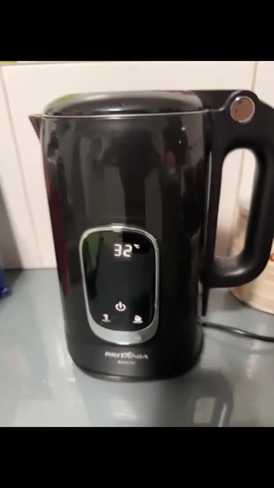 foto de Chaleira Elétrica Britânia 1,7l Painel Touch Preta Bch17d Preto