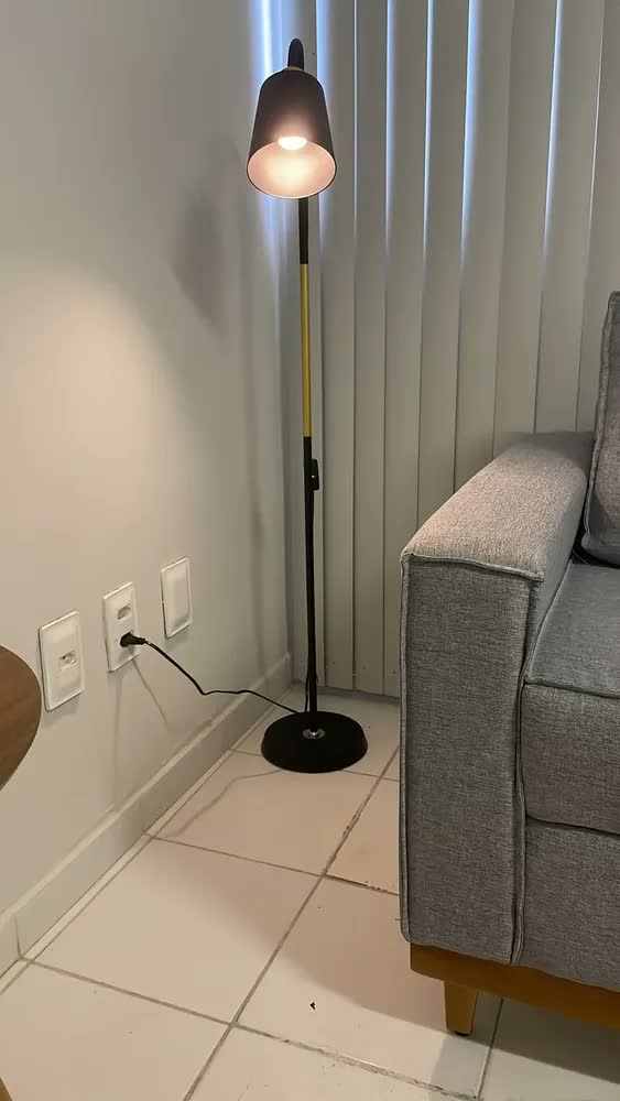 foto de Luminária De Chão Pedestal De Piso Abajur Articulada Flexive