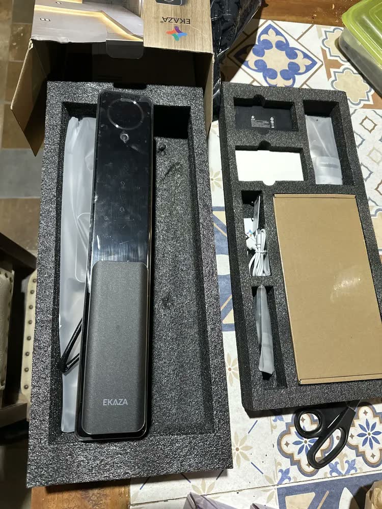 foto de Fechadura Digital Inteligente Metálica Wifi Ekaza Vega Com Reconhecimento Facial Senha Cartão App E Chave