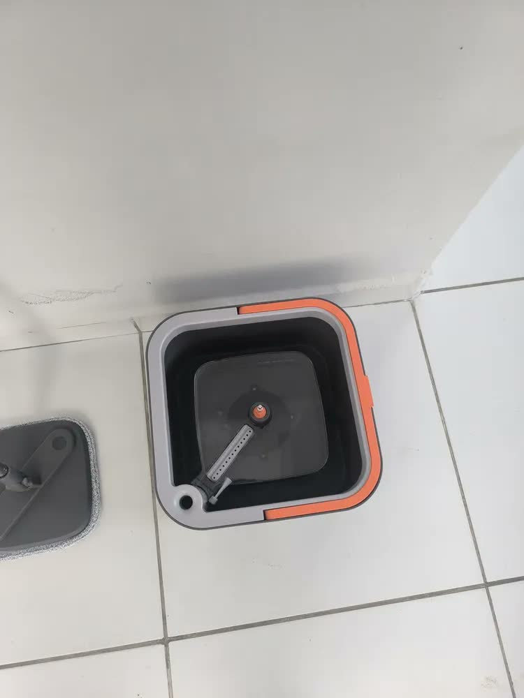 foto de Mop Giratório Esfregão Balde Água Limpa Refil Microfibra