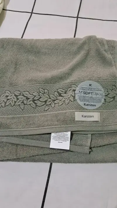 foto de Toalha De Banho Karsten Provence 100% Algodão Barra Jacquard Cor Branco 01/8