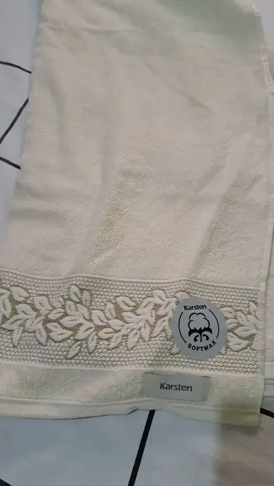 foto de Toalha De Banho Karsten Provence 100% Algodão Barra Jacquard Cor Branco 01/8