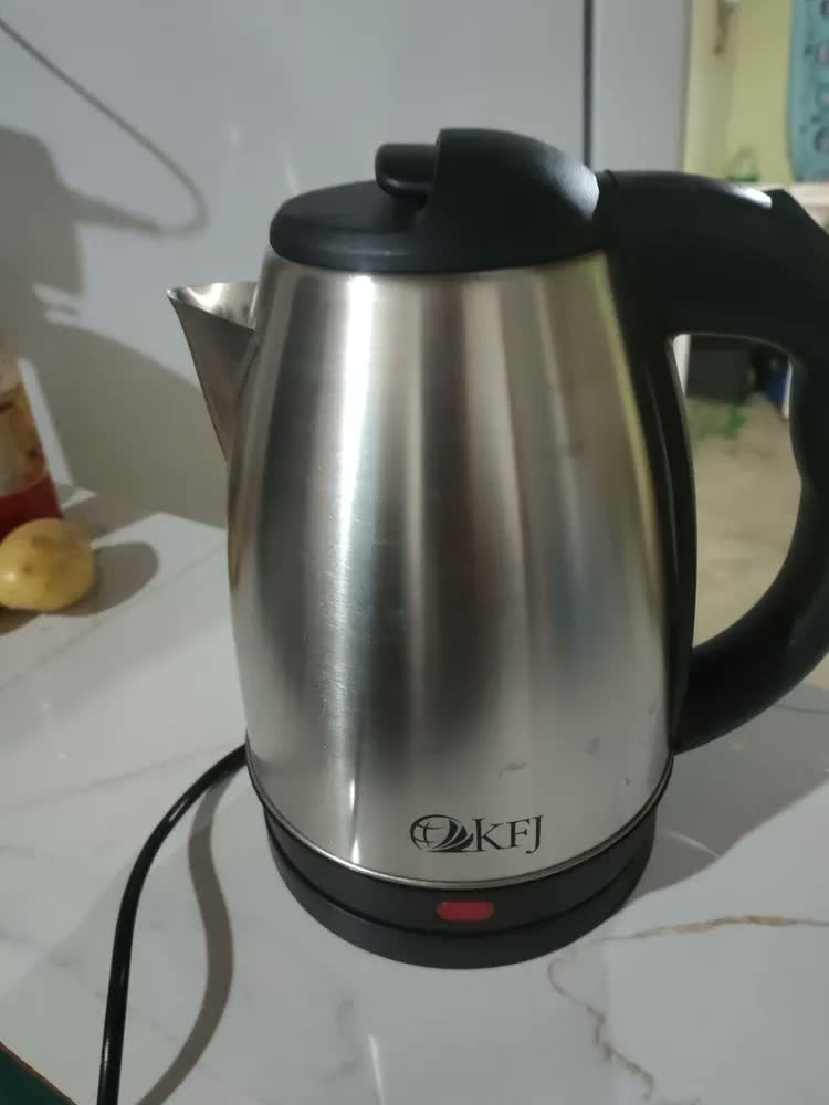 foto de Chaleira Elétrica Inox 1.8l Com Tampa Jarra Bule Café Chá Desligamento Automático Ferve Água Rápido