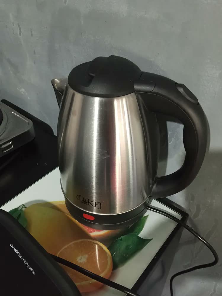 foto de Chaleira Elétrica Inox 1.8l Com Tampa Jarra Bule Café Chá Desligamento Automático Ferve Água Rápido