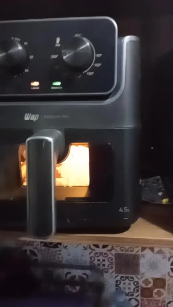 foto de Wap Af01 Airfryer 4,5l Visor Com Luz Interna Antiaderente 127V