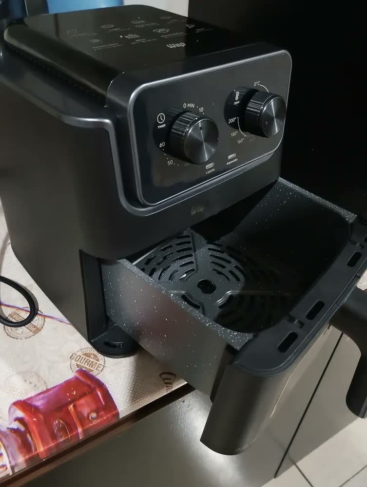 foto de Wap Af01 Airfryer 4,5l Visor Com Luz Interna Antiaderente 127V