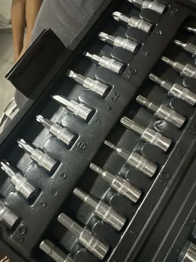 foto de Kit Chaves Ferramentas Jogo Fenda Philips Catraca Soquete Allen 46 Peças Com Maleta Completa Manual Ideal Mecânico Manutenção Casa Carro Profissional Resistente Portátil Compacto Quicko Vermelho