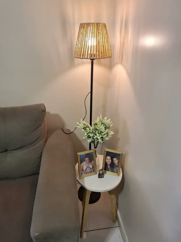 foto de Luminária Abajur Chão Moderna Decorativa Para Quarto Preto Preto-dourado