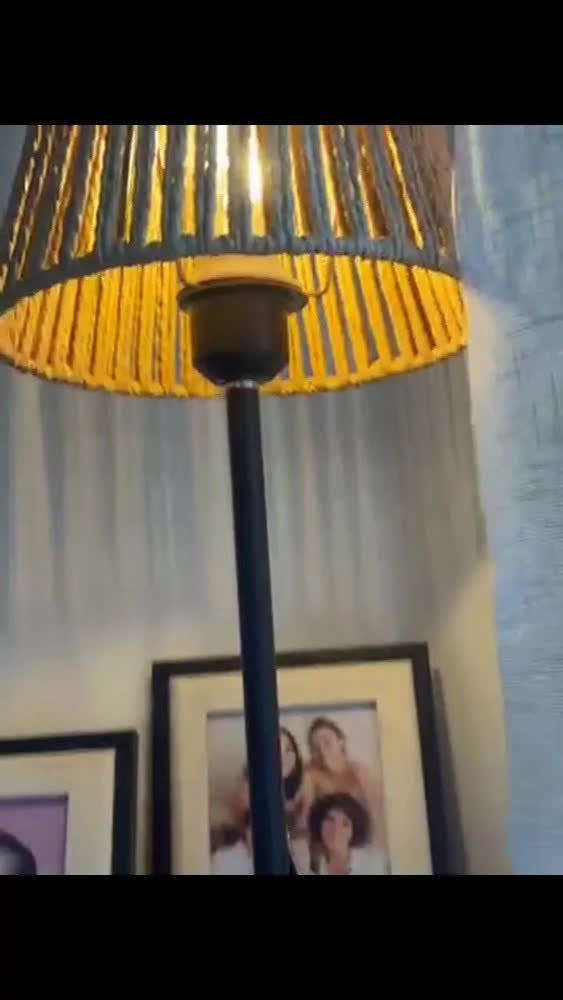 foto de Luminária Abajur Chão Moderna Decorativa Para Quarto Preto Preto-dourado