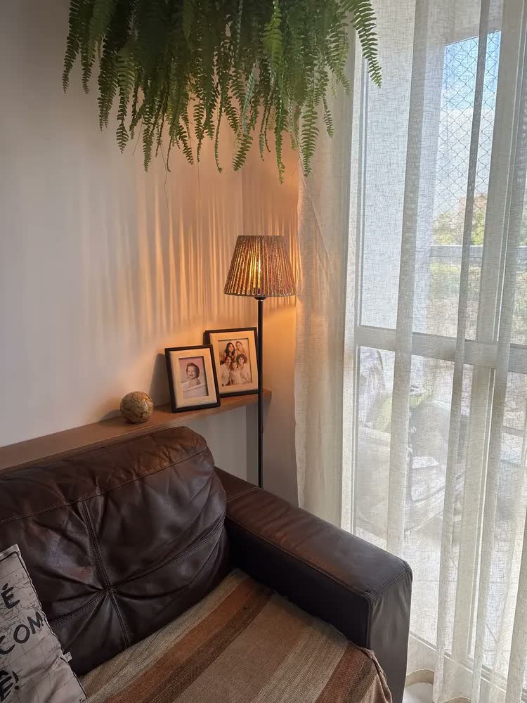 foto de Luminária Abajur Chão Moderna Decorativa Para Quarto Preto Preto-dourado