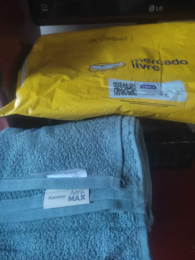 foto de Toalha De Banho Karsten Nuvia Algodão Aera Max Grossa Macia Verde 40274