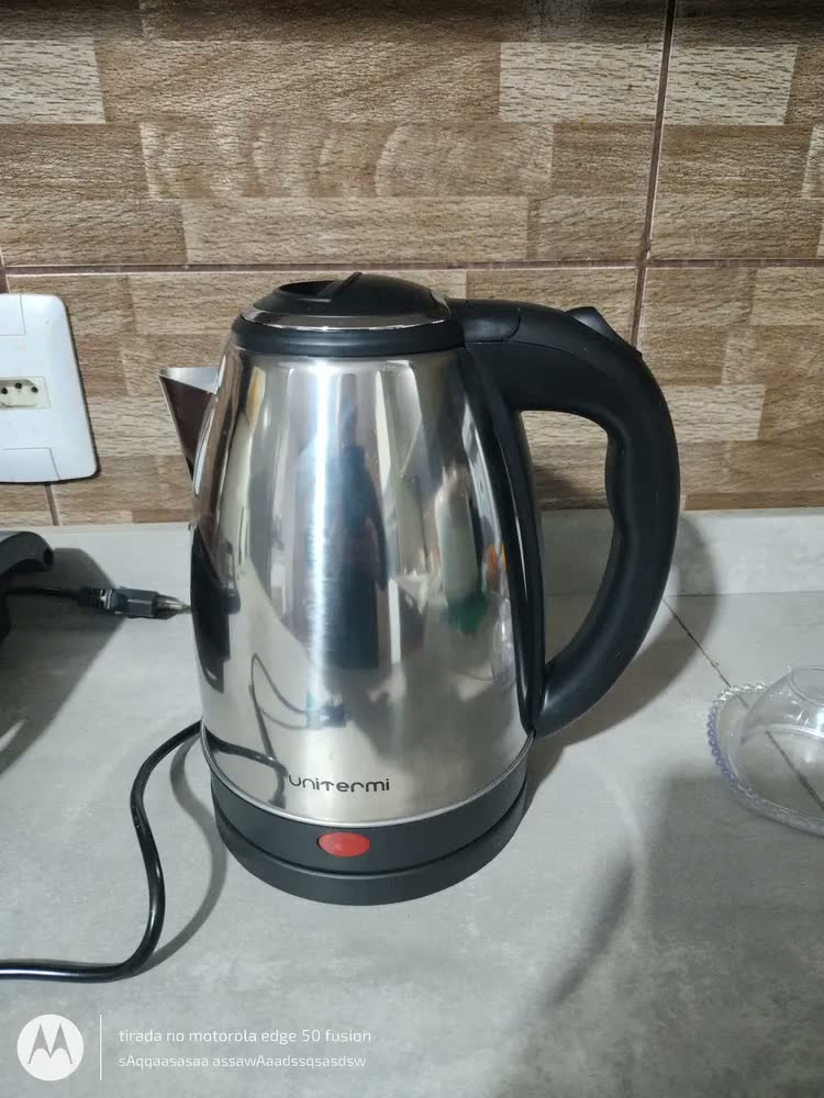 foto de Chaleira Eletrica Termica Vithu Home 1,8 Litros 110v Inox Com Tampa Jarro Garrafa Bule P/ Café Chá Cor Cinza Portatil Aquecimento Rapido