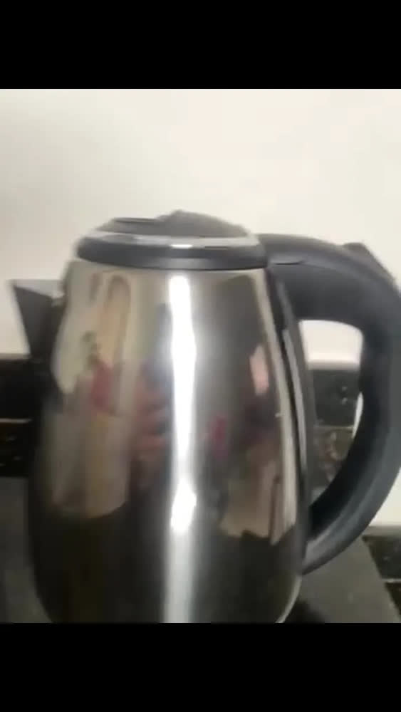 foto de Chaleira Eletrica Termica Vithu Home 1,8 Litros 110v Inox Com Tampa Jarro Garrafa Bule P/ Café Chá Cor Cinza Portatil Aquecimento Rapido