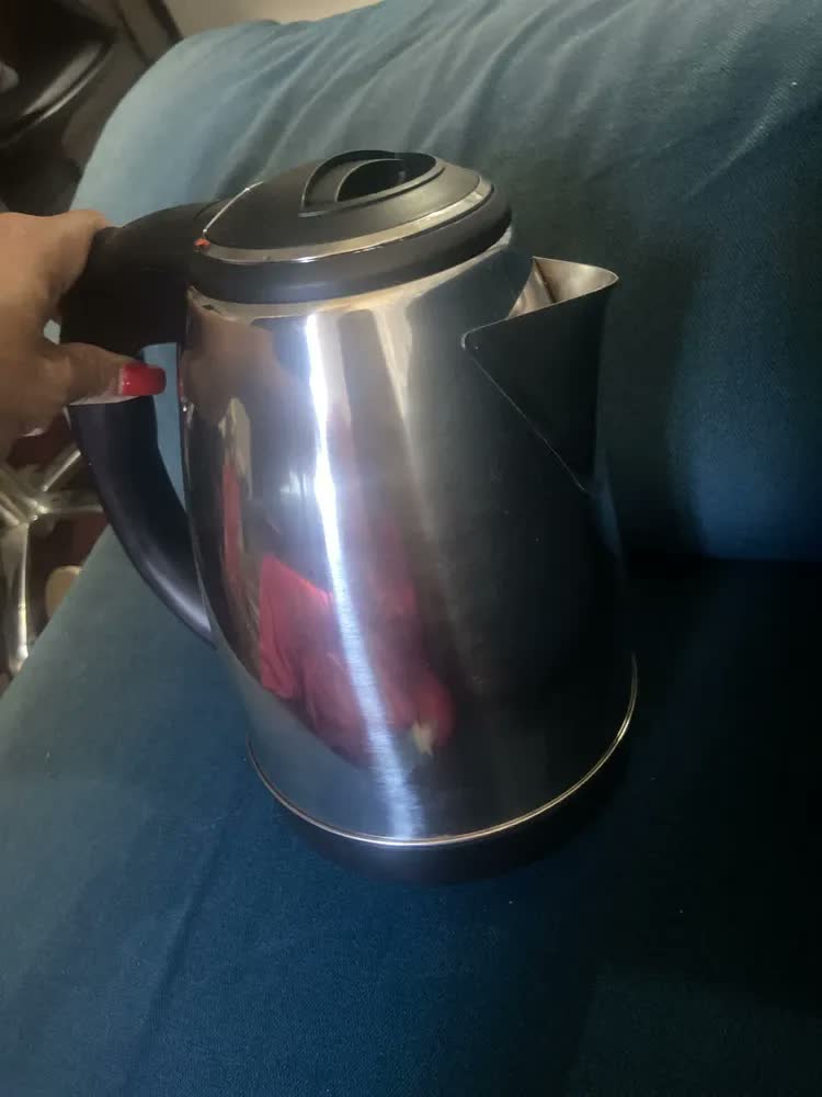 foto de Chaleira Eletrica Termica Vithu Home 1,8 Litros 110v Inox Com Tampa Jarro Garrafa Bule P/ Café Chá Cor Cinza Portatil Aquecimento Rapido