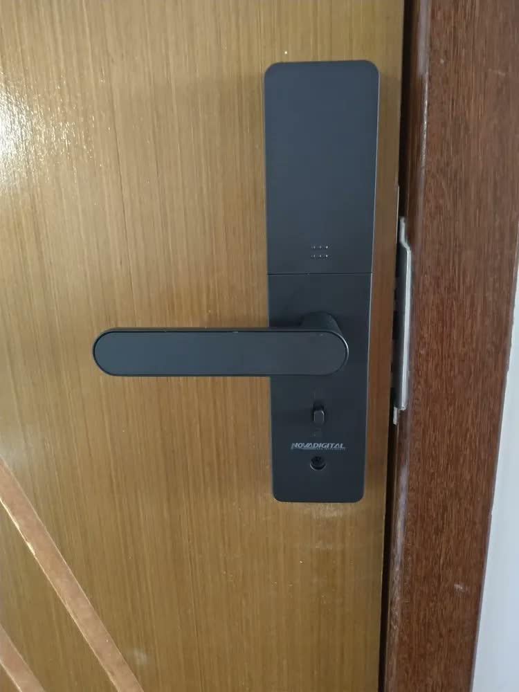 foto de Fechadura Digital Eletrônica Biométrica NovaDigital Fusion Embutir Wifi Tuya App Senha Cartão TAG Chave Inteligente Preta