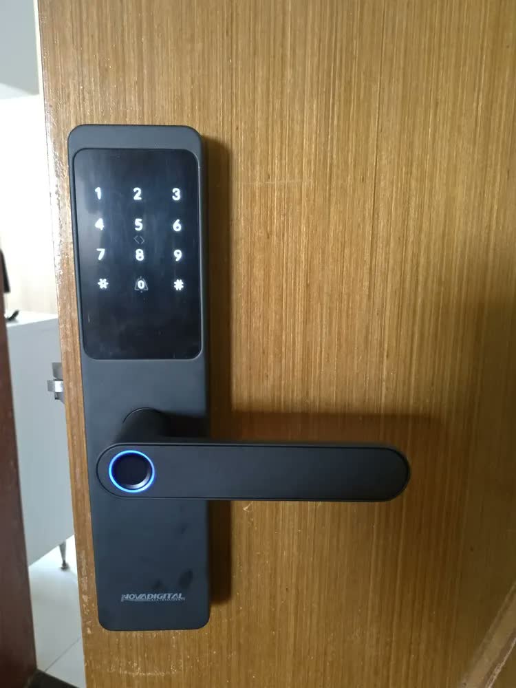 foto de Fechadura Digital Eletrônica Biométrica NovaDigital Fusion Embutir Wifi Tuya App Senha Cartão TAG Chave Inteligente Preta