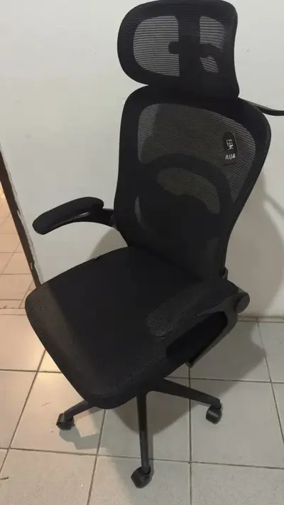 foto de Cadeira de Escritório Vincere Brasil Elegance Graphite II Ergonômica com Apoio Lombar Preta em Malha