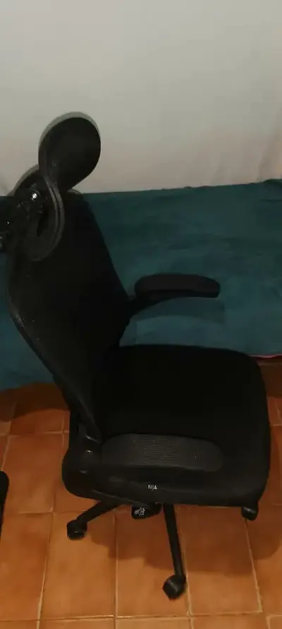 foto de Cadeira de Escritório Vincere Brasil Elegance Graphite II Ergonômica com Apoio Lombar Preta em Malha