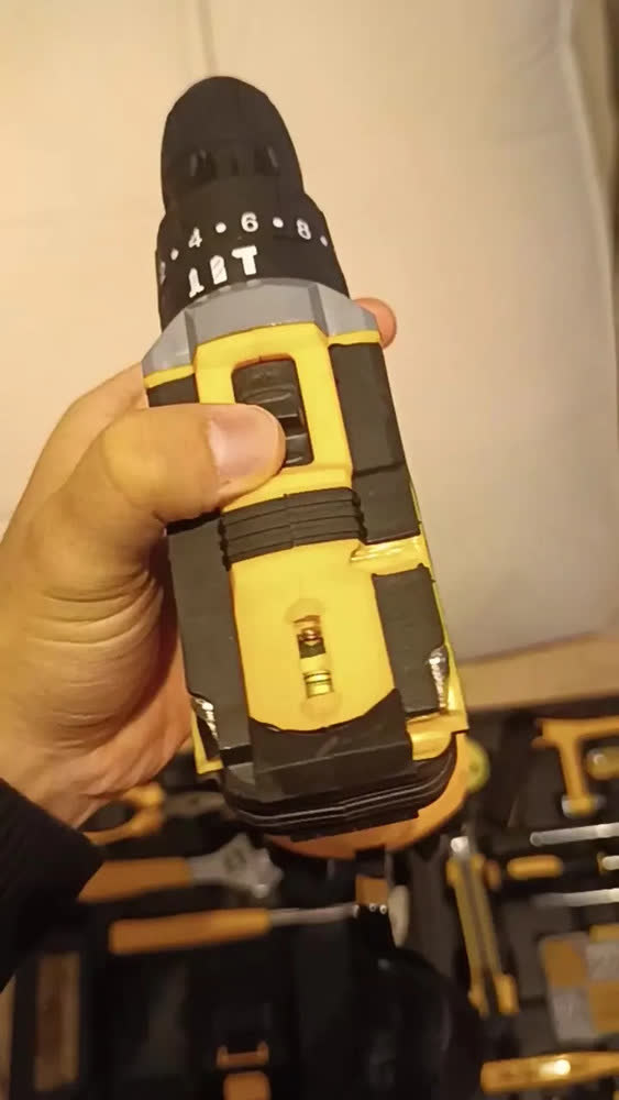 foto de Parafusadeira Furadeira De Impacto The Black Tools Com Maleta + Kit Acessórios 147 Peças 2 Baterias Profissional Tbkit17