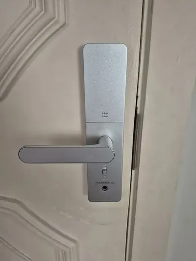 foto de Fechadura Digital Eletrônica Biométrica NovaDigital Fusion Embutir Wifi Tuya App Senha Cartão TAG Chave Inteligente Prata