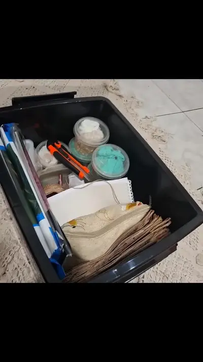 foto de Caixa Organizadora Grande Reforcada Empilhavel Grande 30 Litros Trava E Tampa Preta